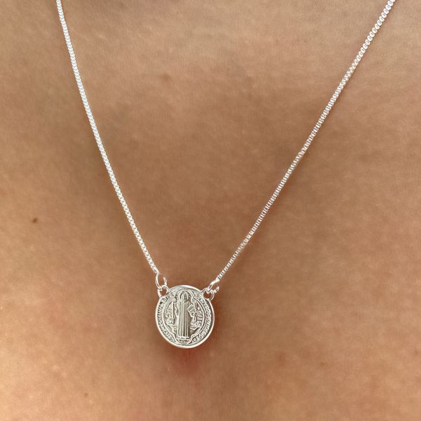 Colar Escapulário Medalha de São Bento Folheado em Prata 925