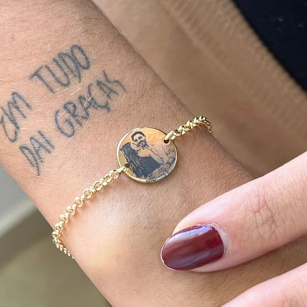 Pulseira Medalha M Fixa Personalizada Folheado em Ouro 18k