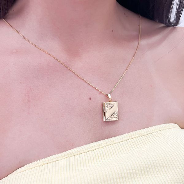 Colar Relicário Livro G Personalizado com Foto Banhado a Ouro 18k