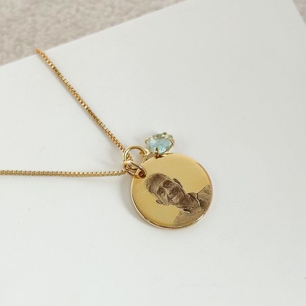 Colar Medalha M Personalizada Folheado em Ouro 18k