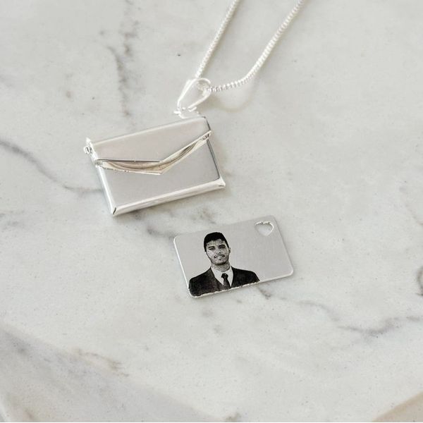 Colar Relicário Carta Personalizado Folheado em Prata 925