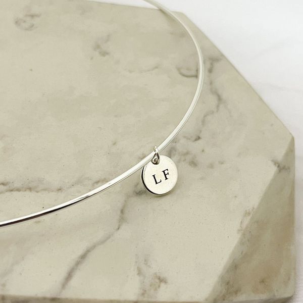 Colar Choker Aro com Medalha P Personalizada Banhada a Prata 925