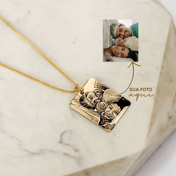 Colar Medalha Quadrada Personalizada Folheado em Ouro 18k