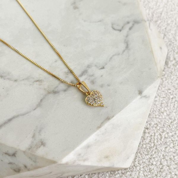 Colar com Pingente de Coração Cravejado Folheado em Ouro 18k