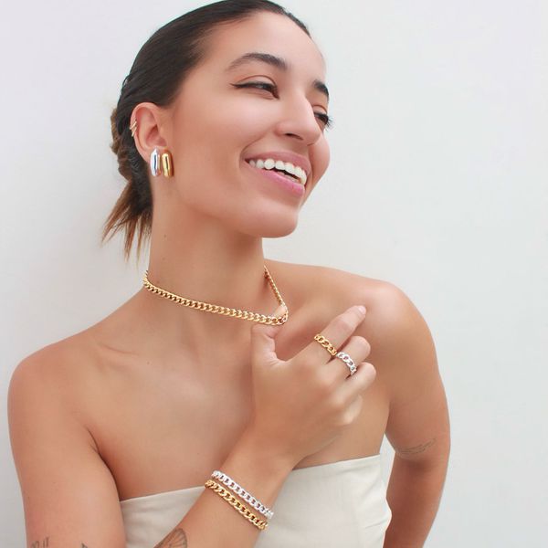 Brinco Ear Hook Mini Geometrico Folheado em Ouro 18k