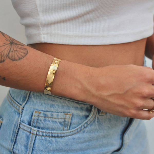 Bracelete Aro Texturizado Folheado em Ouro 18k