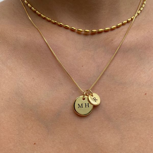 Colar Medalha M + P Personalizada Folheado em Ouro 18k