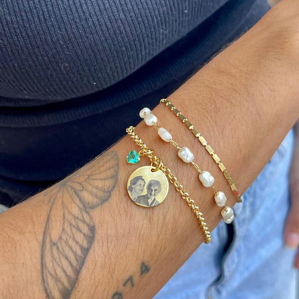Pulseira Medalha M Personalizada Folheado em Ouro 18k