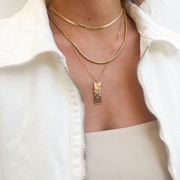 Colar Plaquinha Personalizada M Folheado em Ouro 18k