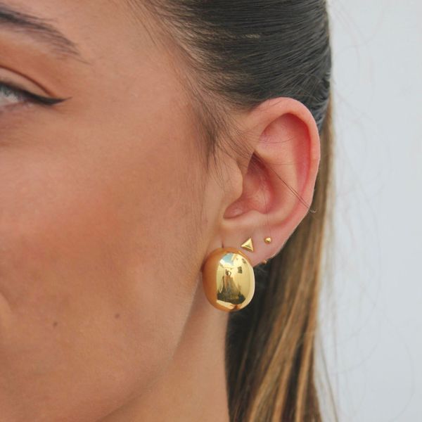 Brinco Oval Liso Folheado em Ouro 18k