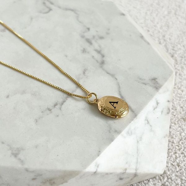Colar Relicário Personalizado Folheado em Ouro 18k