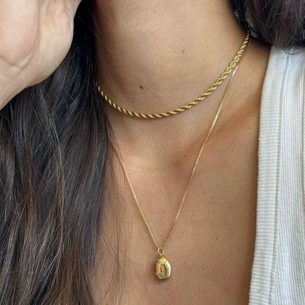 Colar Relicário Personalizado Folheado em Ouro 18k