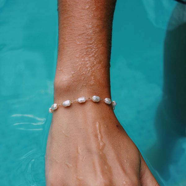 Pulseira Pérolas Agua Doce Folheado em Ouro 18k