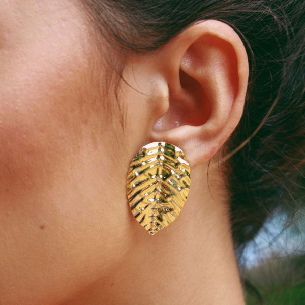 Brinco Folhagem Folheado em Ouro 18k