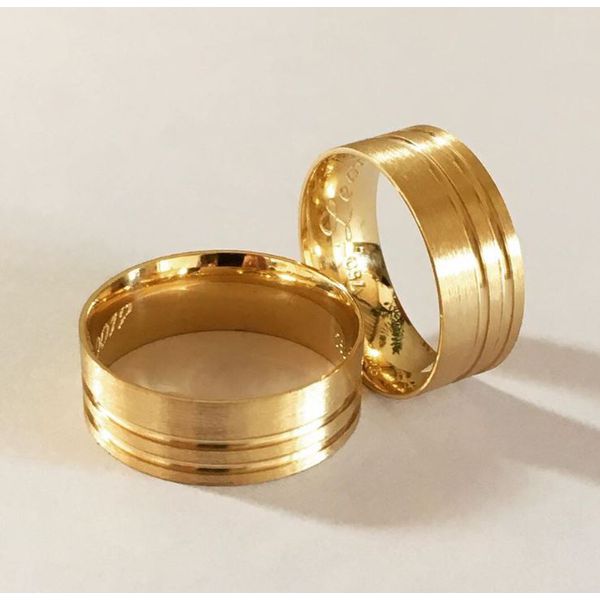 Par de Alianças Casamento Modelo Trabalhado Ouro 18k/750 8.00mm Reta Fosca Semi Anatômica/Semi Confort - 10111