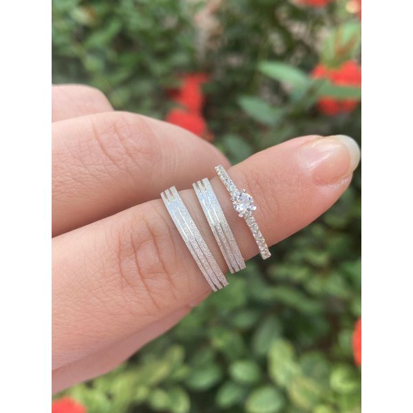 Par de Alianças Compromisso Fosco Frisos com Anel Solitário Pedras Prata 950 4.00mm Anatômica/Confort
