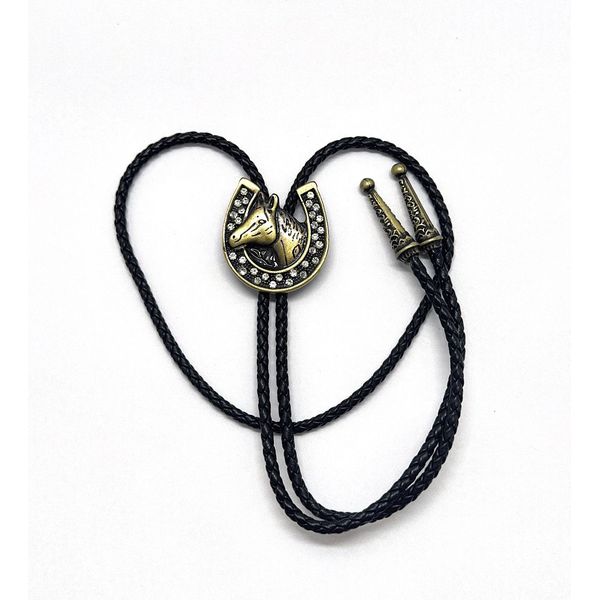 Colar Country Gravata Baladeiros Cavalo Ouro Velho Escovado C/Strass