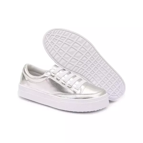 Sapatênis Casual Feminino Rasteiro de Ajuste Elástico Cor Prateado Mod. 811 - Izabela Araújo