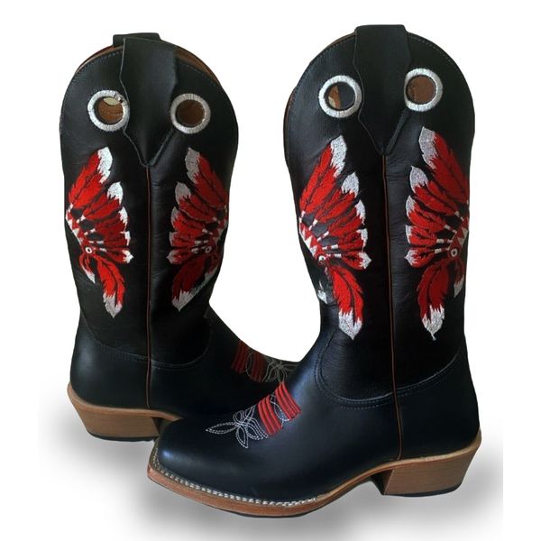 Bota Texana Masculina Bico Quadrado Couro Legítimo Látego Preto Cocar Vermelho Salto Carrapeta