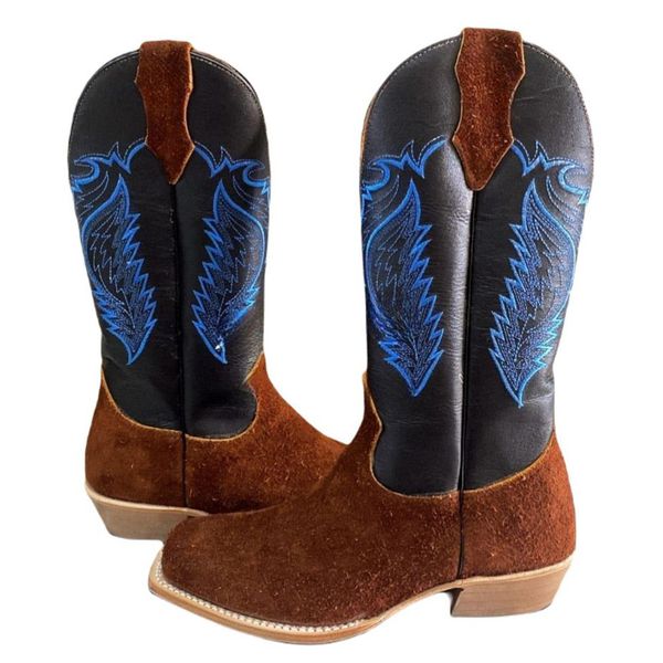 Bota Texana Masculina Couro Legítimo Invertido Sela e Látego Preto Bordado Asa Azul Salto Carrapeta 