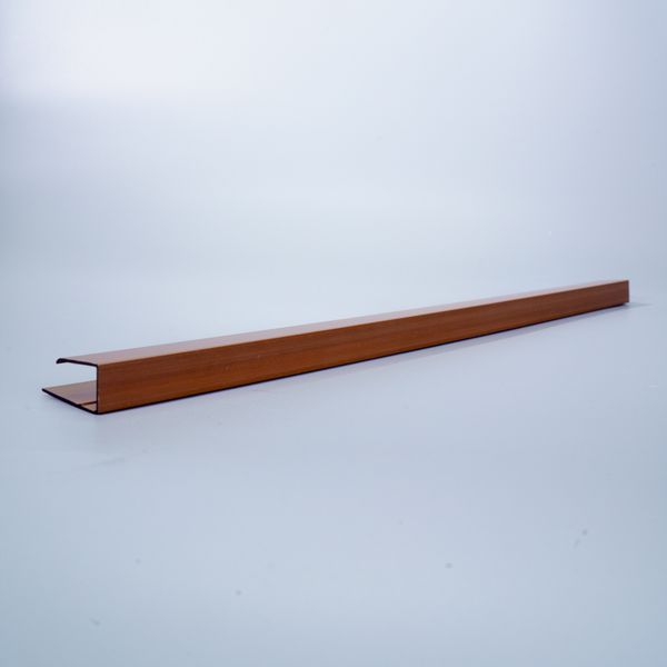 ARREMATE U EM PVC CEREJEIRA 3,0M