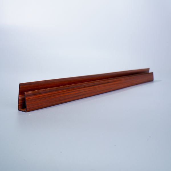 ARREMATE U EM PVC CEREJEIRA 3,0M - Joiplastic