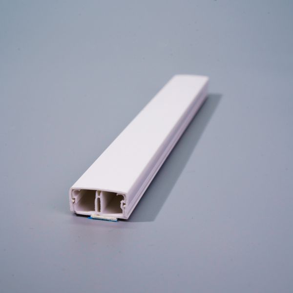 CANALETA 20mmX10mmX2m BRANCO NEVE C/FITA ADESIVA