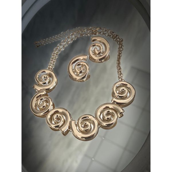 Conjunto com Design Espiral Dourado