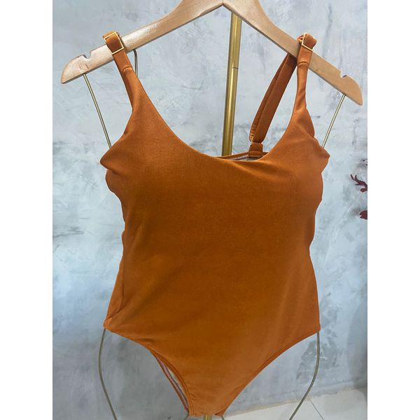Maiô Plus Size Sereia Terracota com regulagem nas alças e bojo removível