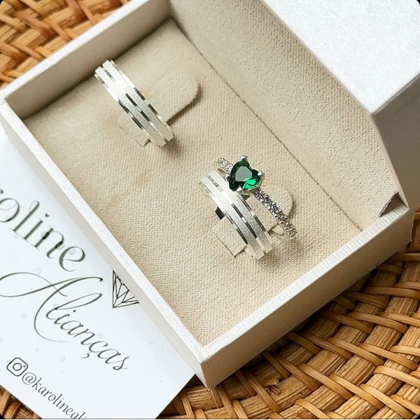 Alianças Zoe com 4 mm Prata, namoro, fosca co frisos polidos com solitario love 