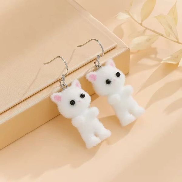 Brinco gatinho com pelinho camurça 