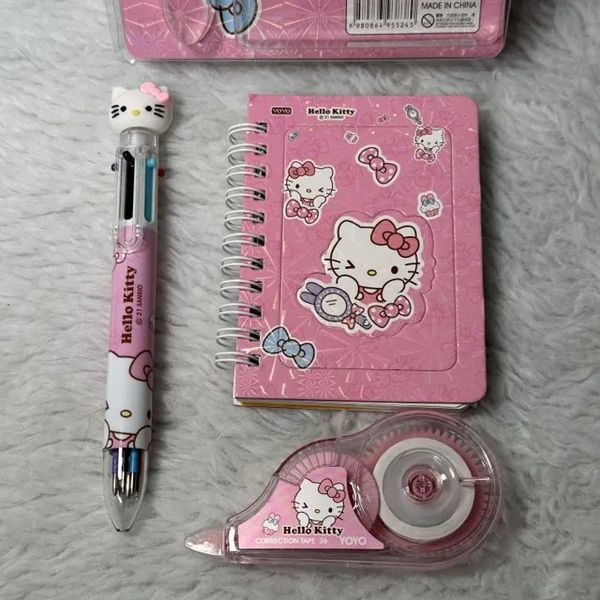 Conjunto de papelaria hello kitty holográfico 