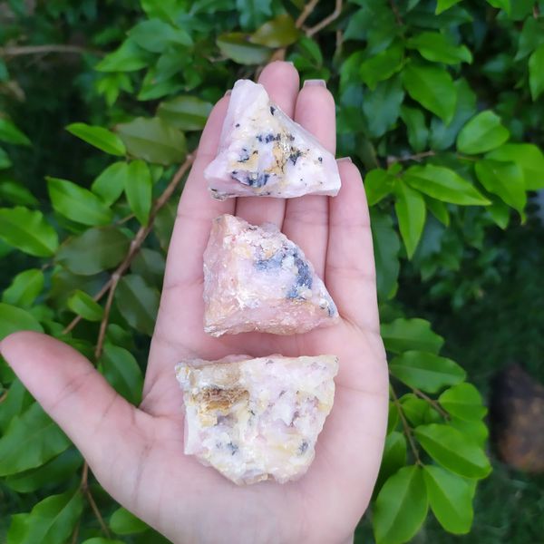 PEDRA BRUTA OPALA ROSA – AMOR E EMOÇÕES 