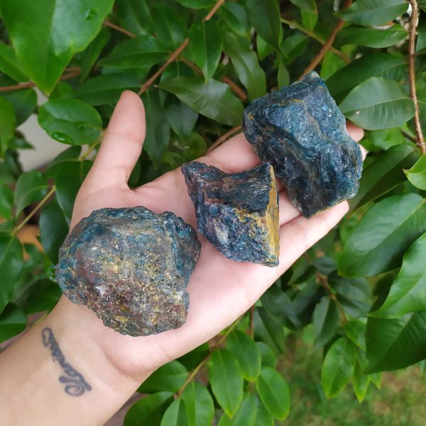 PEDRA BRUTA APATITA AZUL G – PEDRA DO ANO 2022