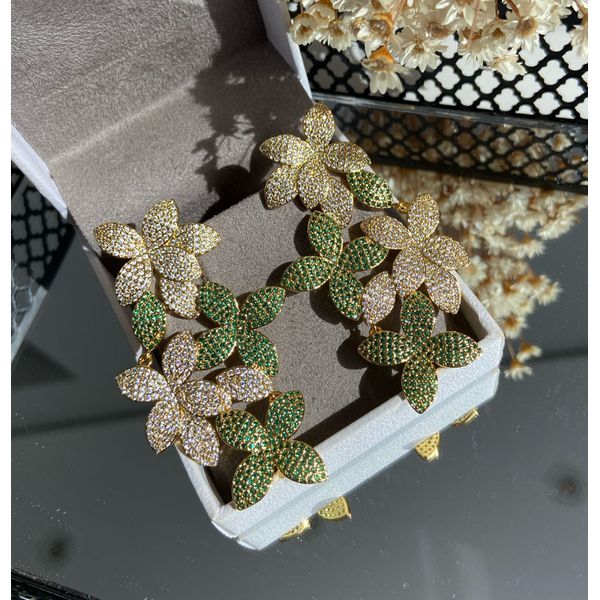 Brinco Flores Dourado e Verde