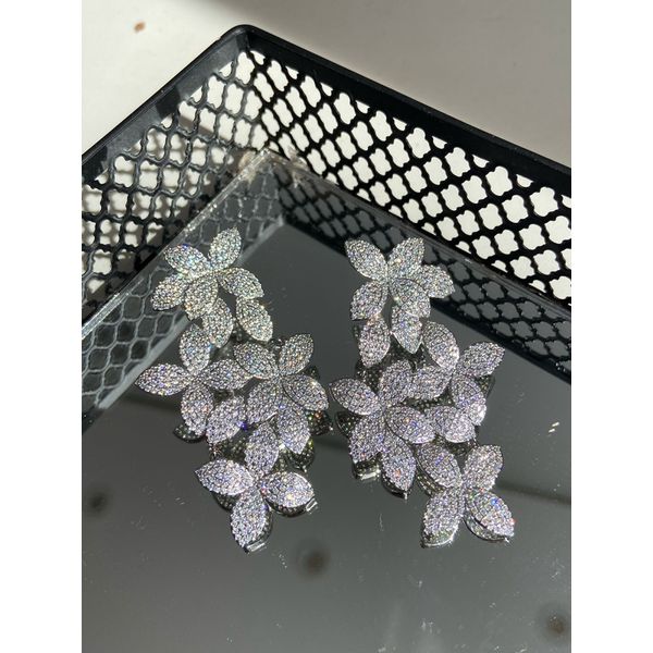 Brinco Flores Prateado