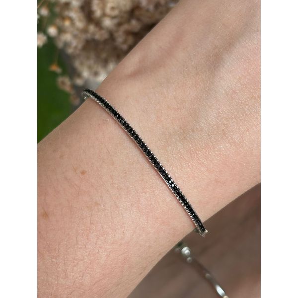 Bracele Cravação Uma Linha Onix Prateado