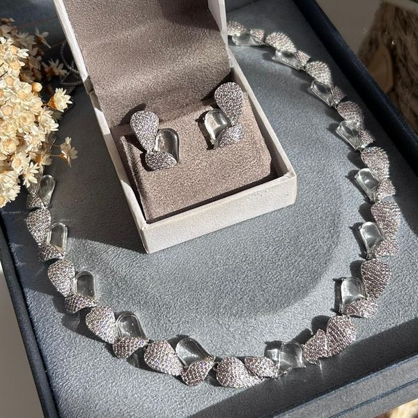 Conjunto Brinco E Colar Folhas 