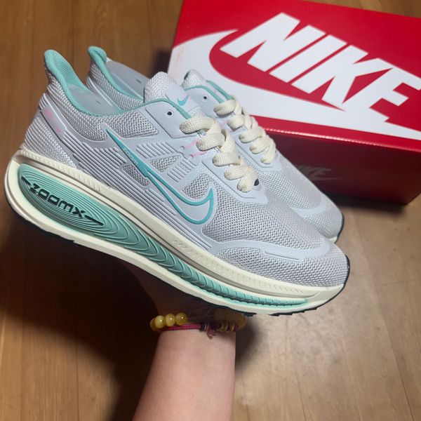 Tênis Feminino NK ZoomX Vomero - Verde Claro 