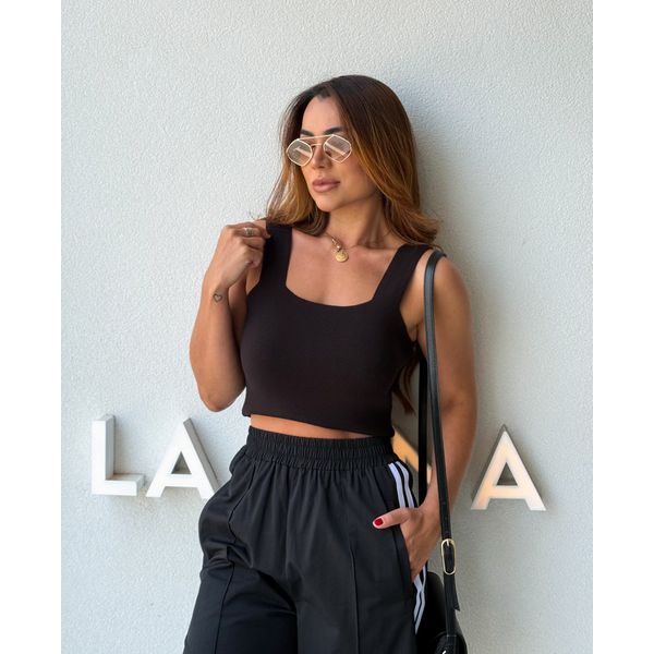 Blusa Gola Quadrada Marisa Preta