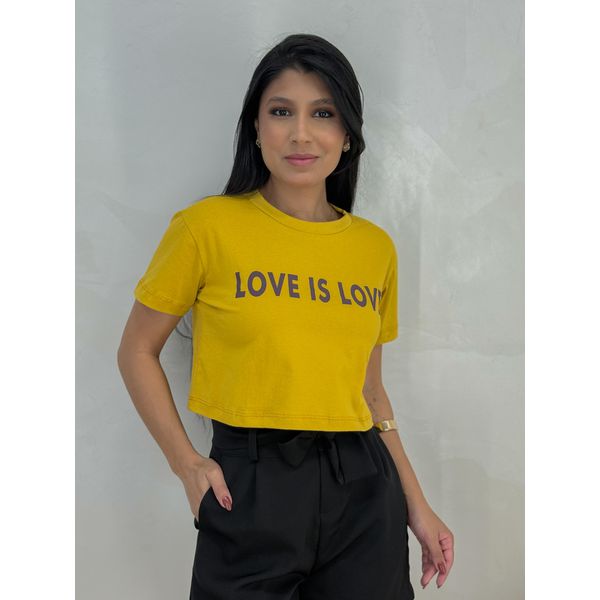 Camiseta Cropped Love Is Love Mostarda