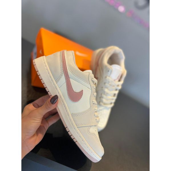 Tênis Nike Jordan Branco Com Rosa