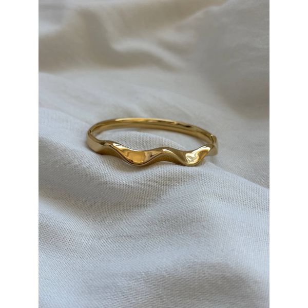 Bracelete Rígido Orgânico Wave em Aço Inox Dourado