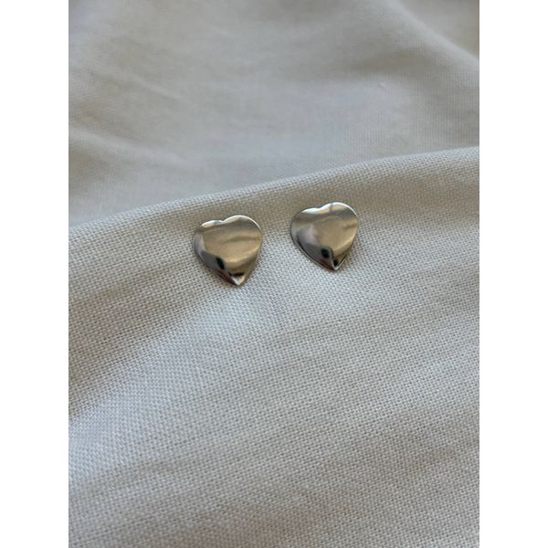 Brinco Coração Liso Minimalista em Aço Inox Prata