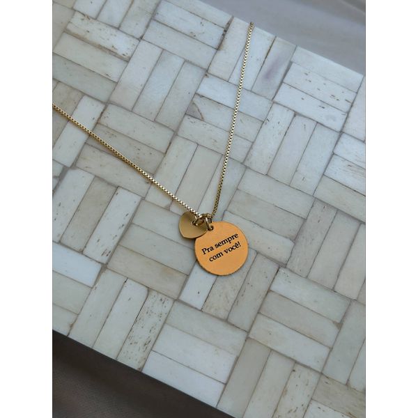Colar Medalha M Personalizada Banhado em Ouro 18k
