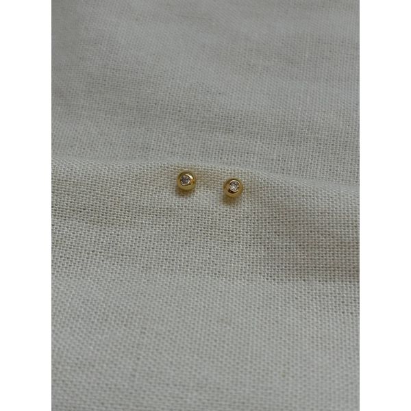 Brinco Ponto de Luz Esférico Banhado em Ouro 18k