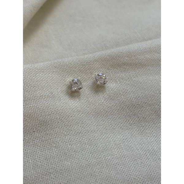 Brinco Ponto de Luz Clássico Banhado em Prata 925