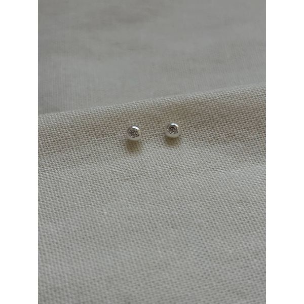 Brinco Ponto de Luz Esférico Banhado em Prata 925