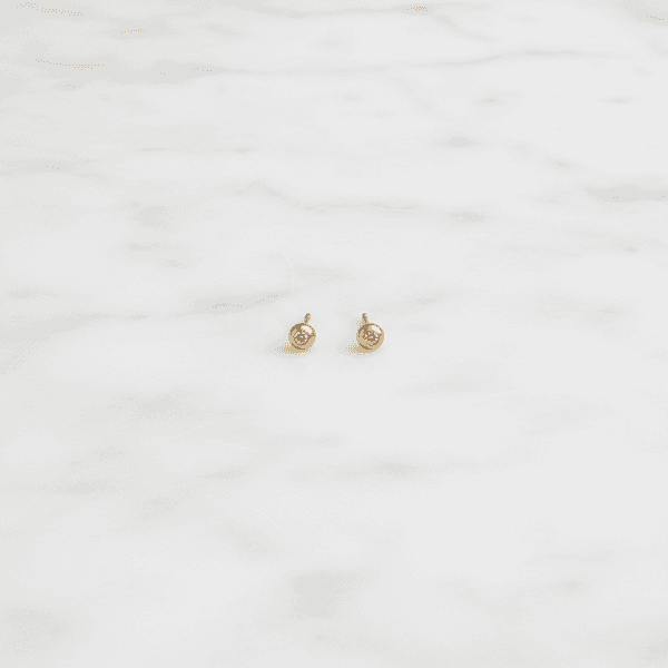 Brinco Ponto de Luz Esférico Banhado em Ouro 18k