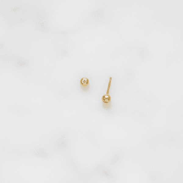 Brinco Ponto de Luz Esférico Banhado em Ouro 18k